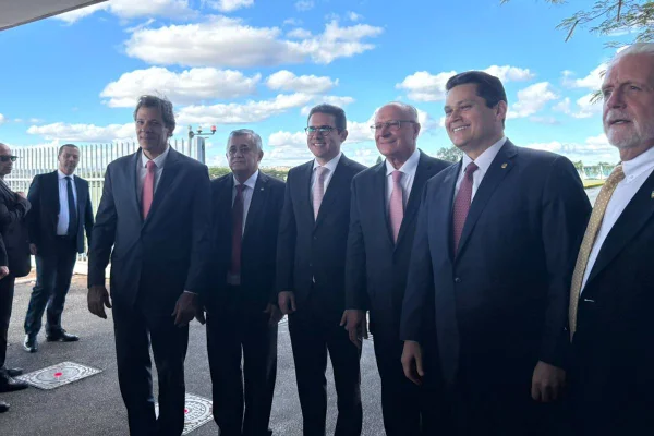 Foto coloria de ministros no Palácio da Alvorada - Metrópoles