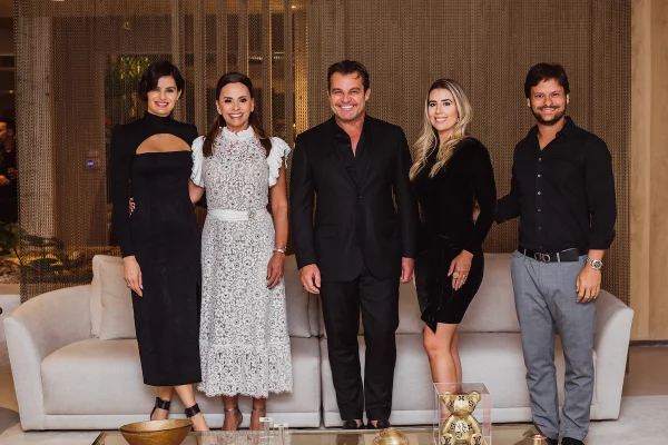 Artefacto lança Mostra 2023 com presença da top model Isabeli Fontana