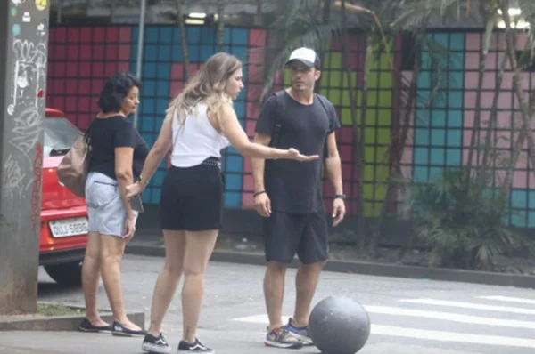 Fotos: ex-global dá moral para outra e acompanhante dele explode