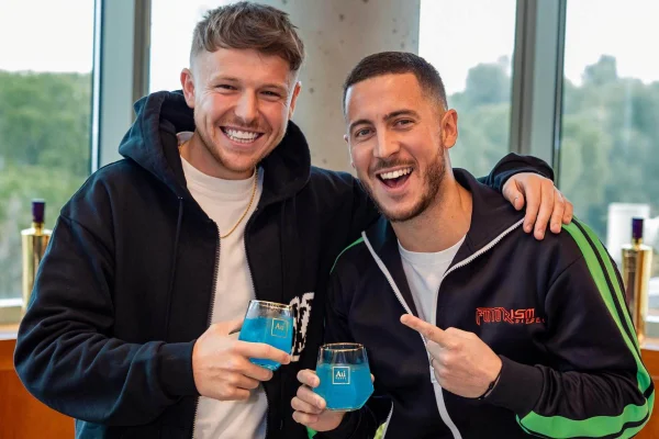 Foto colorida de Morgan e Hazard - Metrópoles