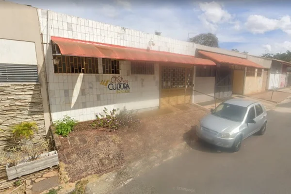 Homem entra em Casa da Cultura no DF e rouba mochila com notebook