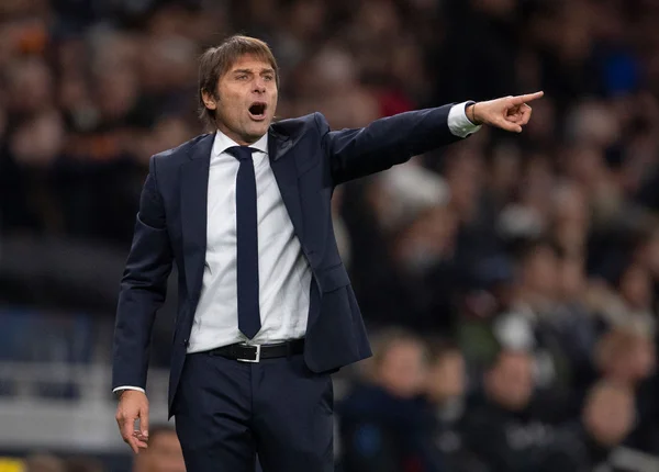 Antonio Conte, durante estreia no comando do Tottenham contra o Vitesse