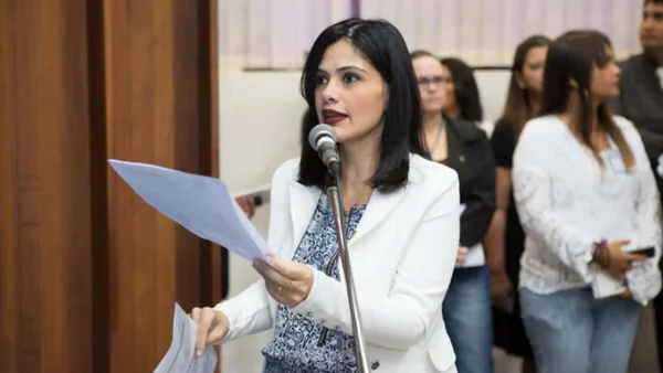 deputada em plenário