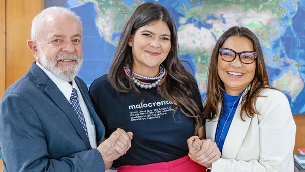 Imagem colorida do encontro entre o presidente Lula, a primeira-dama Janja e a vereadora Ava Santiago - Metrópoles