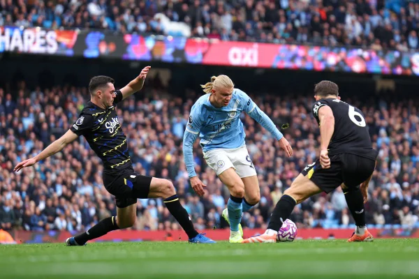 Haaland marca duas vezes na vitória do Manchester City