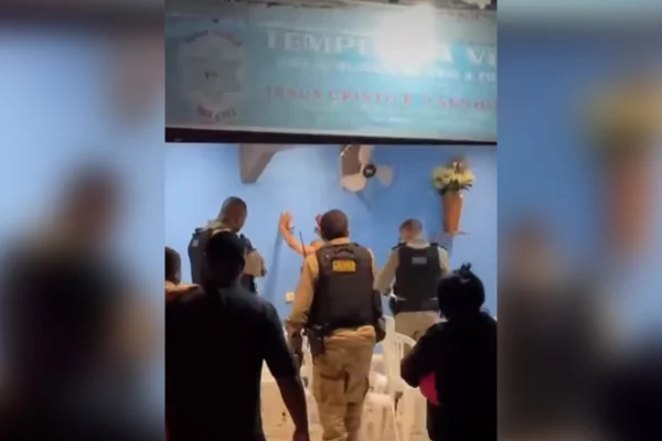 Mulher é morta com 12 tiros e suspeito é preso dentro de igreja em Nova Lima