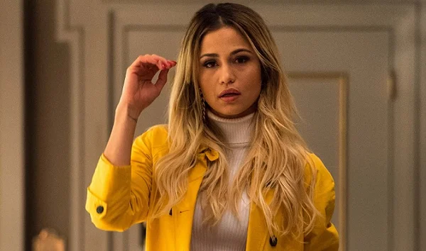 Nanda Costa é Sandra Helena em Pega Pega