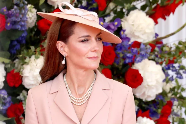 Kate Middleton usando look da Dior - Metrópoles