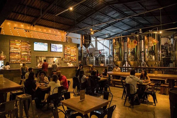 Empresários Gil Guimarães e Paulo César abrem a cervejaria Hop Capital