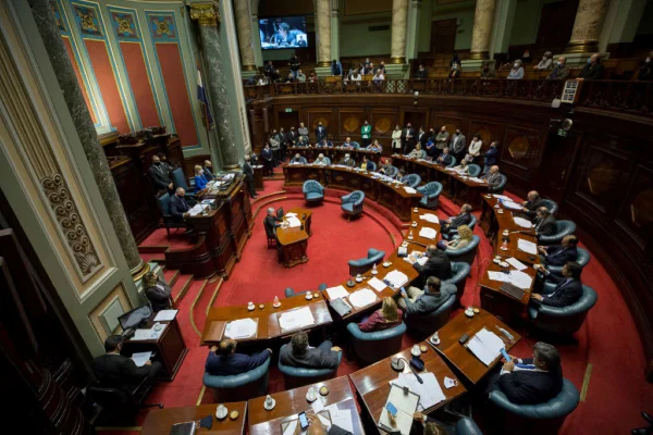 Imagem colorida do plenário do Senado do Uruguai - Metrópoles