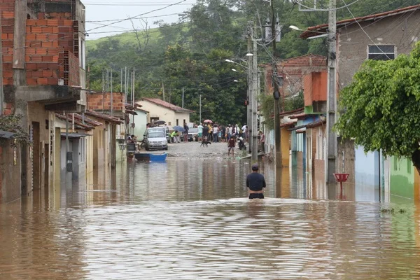 Nas últimas 24 horas, temporais deixam mais 2 mil desabrigados em MG
