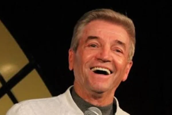 Morre Tom Dreesen, comediante e amigo de Frank Sinatra, aos 86 anos - destaque galeria Morre Tom Dreesen, comediante e amigo de Frank Sinatra, aos 86 anos - destaque galeria