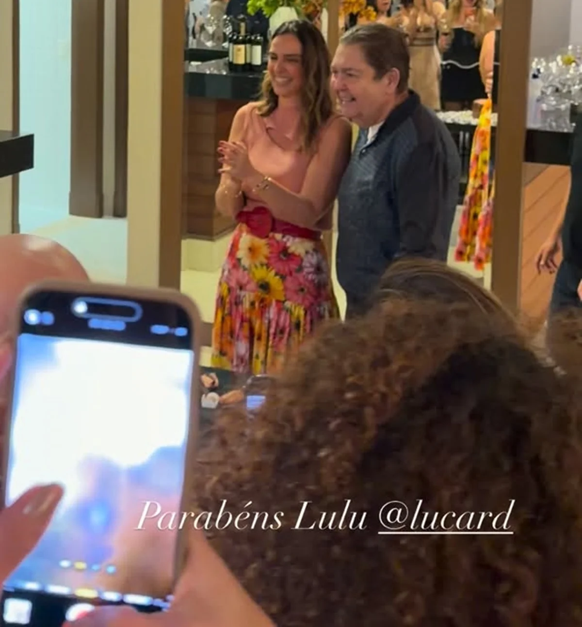 Faustão e Luciana Cardoso são clicados sorridentes Faustão e Luciana Cardoso são clicados sorridentes