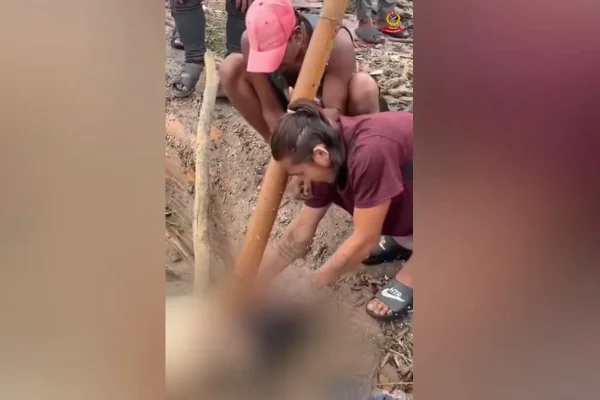 Dupla rouba cadáver no Nepal e é presa