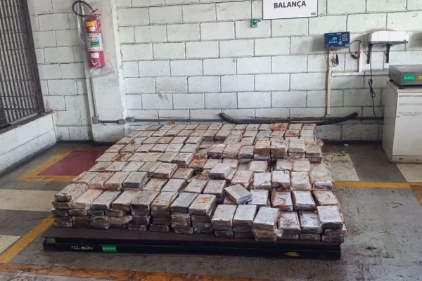 Cocaína apreendida pela Receita Federal em carga de café no Porto de Santos - Metrópoles