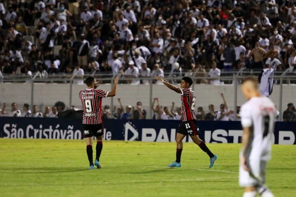 São Paulo vira sobre a Ponte Preta com gol nos acréscimos
