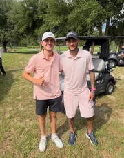 Neymar foi tietado por fãs em campo de golfe nos EUA.