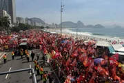 Ato em apoio ao presidente Luiz Inácio Lula da Silva (PT), na praia de Copacabana Ato em apoio ao presidente Luiz Inácio Lula da Silva (PT), na praia de Copacabana