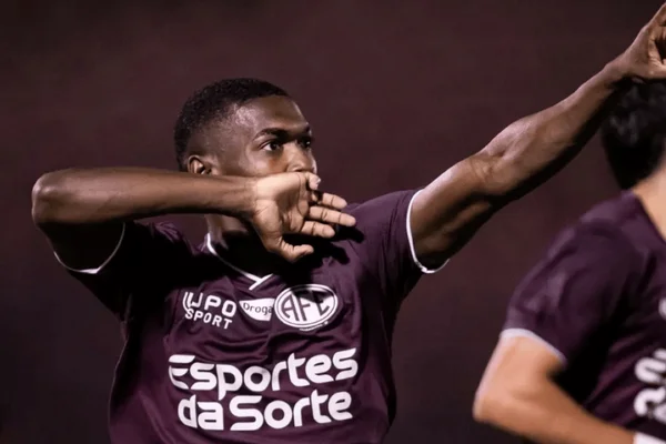 Fábio Fau comemorando gol da Ferroviária no Paulistão A2 Rivalo 2026