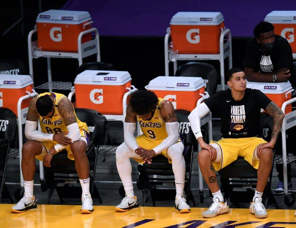 Lakers luta até o fim, mas perde para o Suns e é eliminado na NBA