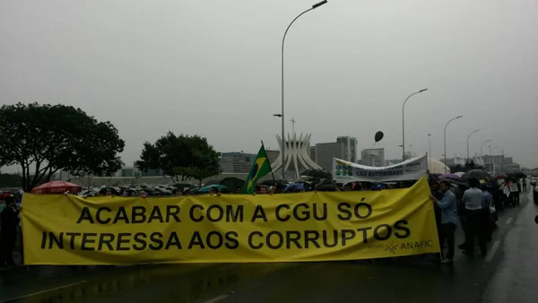 Servidores da CGU protestam contra fim do status ministerial do órgão