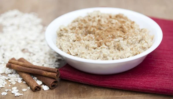 Mingau não precisa ser sem graça: veja receita com coco e chocolate