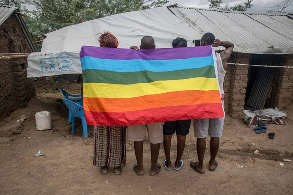 Uganda aprova lei que impõe pena de morte a homossexuais