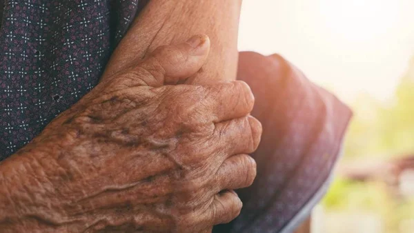 MT: idoso agride esposa de 80 anos por ela não ter feito almoço