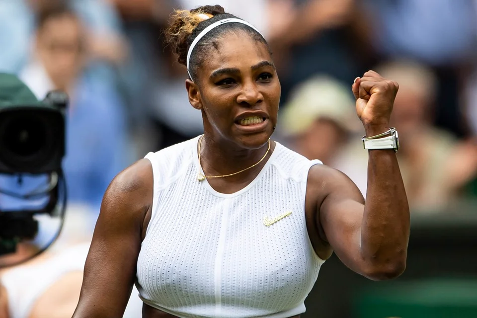Talvez a maior tenista de todos os tempos, a norte-americana, que a partir desta segunda-feira (26/08/2019) tentará conquistar o US Open pela sétima vez na carreira, é também pintora. Em 2013, ela teve uma exposição pela primeira vez, denominada Expressions (Expressões, em tradução livre) Talvez a maior tenista de todos os tempos, a norte-americana, que a partir desta segunda-feira (26/08/2019) tentará conquistar o US Open pela sétima vez na carreira, é também pintora. Em 2013, ela teve uma exposição pela primeira vez, denominada Expressions (Expressões, em tradução livre)