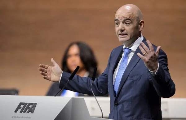Fifa criará comissão para supervisionar condições de trabalho no Catar