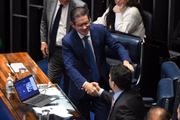 Hugo Motta com Davi Alcolumbre em sessão do Senado