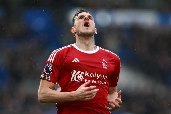 Imagem colorida do jogador do Nottingham Forest