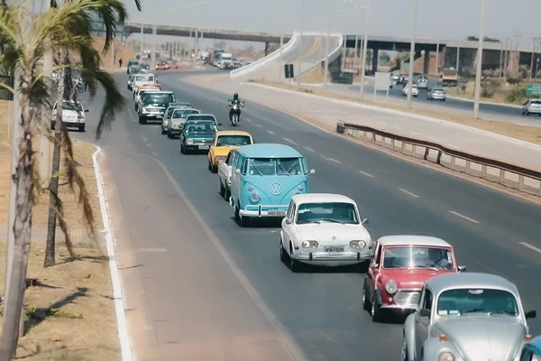 Carreata de carros clássicos homenageia aniversário de 118 anos de JK