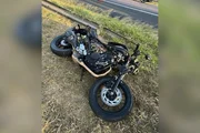 A motocicleta ficou destruída e foi considerada perda total.