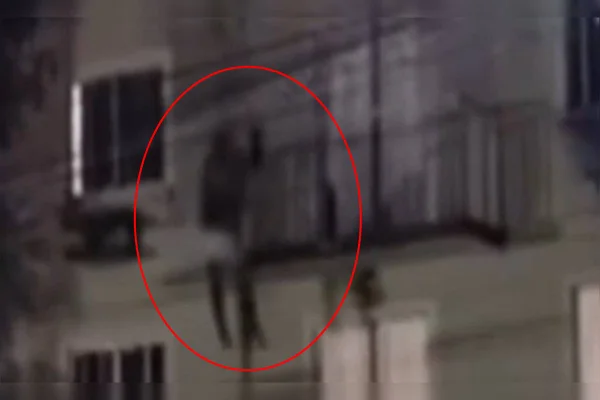Veja momento em que homem tenta fugir após matar mulher a marretadas