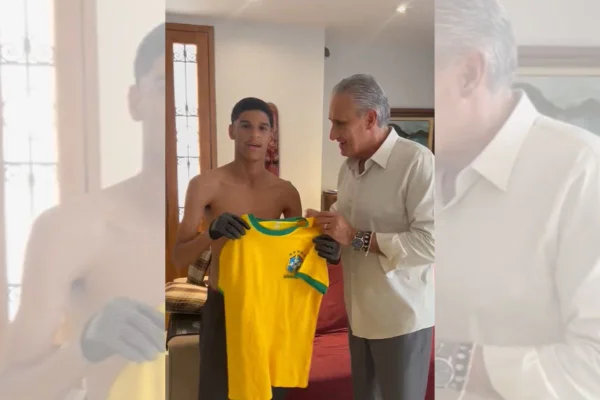 Luva de Pedreiro e Tite
