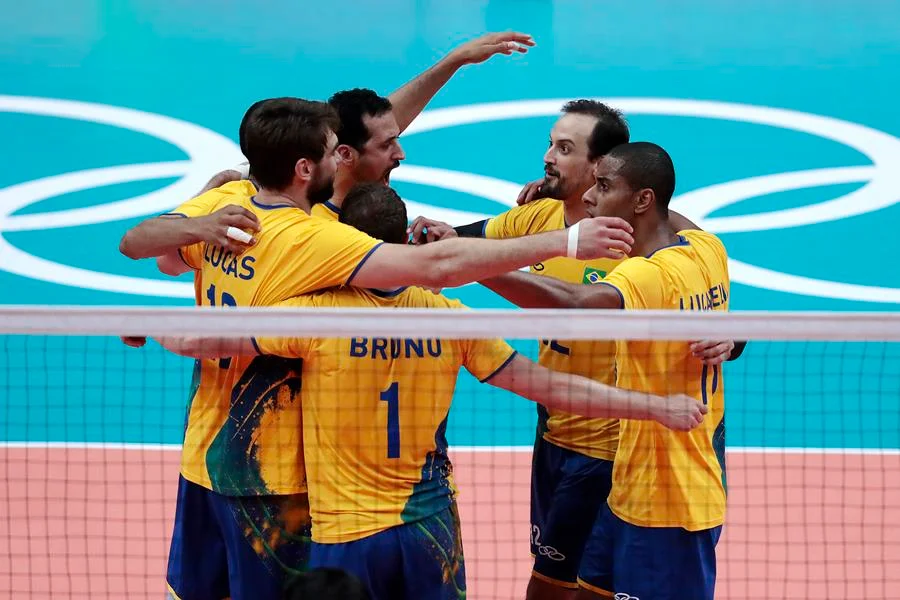 Torcedor enfrenta fila para assistir vôlei do Brasil no Mané Garrincha - imagem 4 Torcedor enfrenta fila para assistir vôlei do Brasil no Mané Garrincha - imagem 4