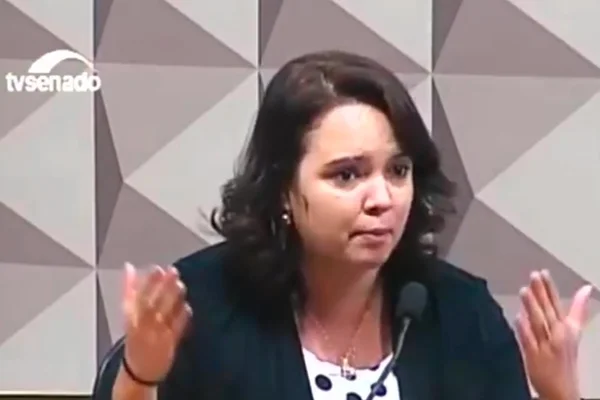 Denunciada por “Bolsonarianas” é acusada de extorquir deputado