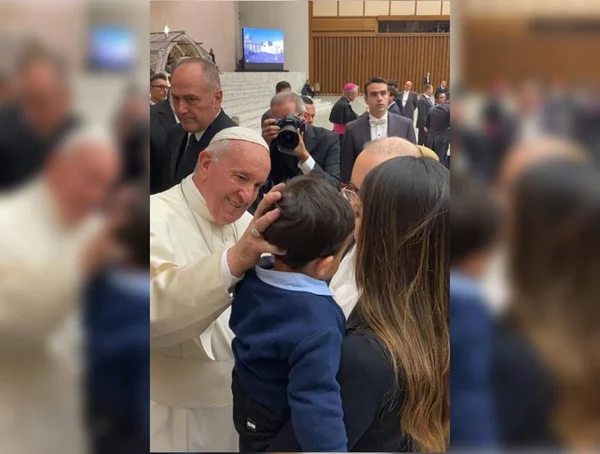 Em bênção, Ibaneis convida papa Francisco para 60 anos de BsB