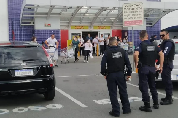 Polícia está no local
