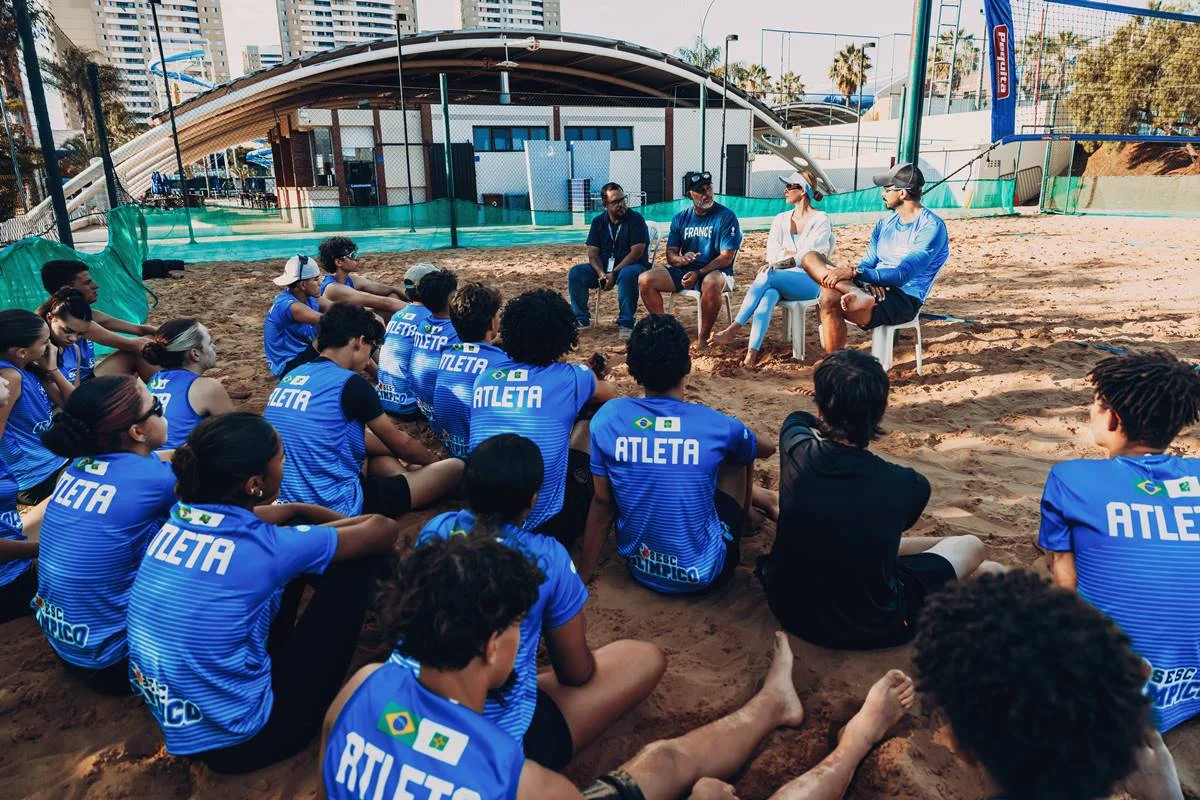 22 jovens tiveram a oportunidade de conversar e praticar o esporte com o treinador 22 jovens tiveram a oportunidade de conversar e praticar o esporte com o treinador