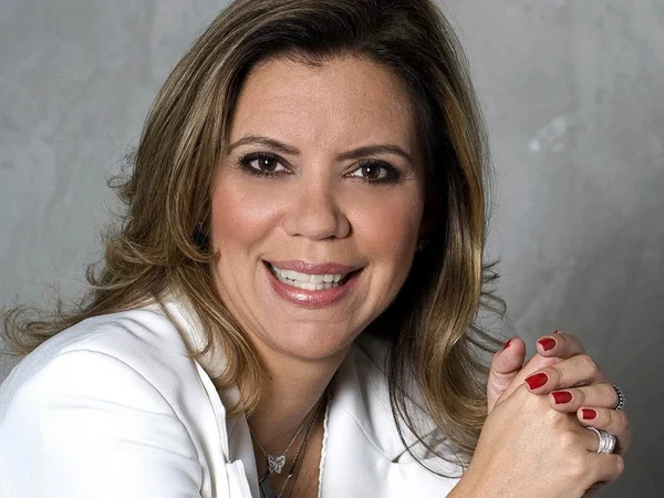 Astrid Fontenelle revela que foi abusada sexualmente pelo padrasto