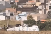 Imagens nas redes sociais mostram destroços da aeronave