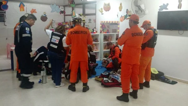 Bombeiros resgatam corpo de operário que caiu em cisterna
