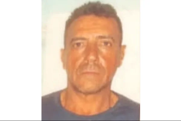 Imagem colorida, motoboy morto em tiroteio - Metrópoles