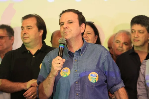 Eduardo Paes lança-se ao governo do RJ sem citar Lava Jato e Cabral