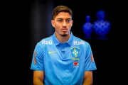 Zagueiro foi convocado para defender a Seleção Brasileira pela primeira vez. Zagueiro foi convocado para defender a Seleção Brasileira pela primeira vez.