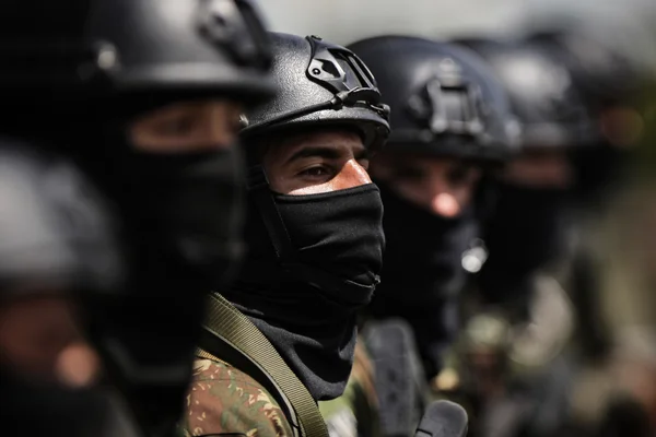 Soldados e oficiais do Exército Brasileiro desfilam em celebração ao Dia do Exército, no quartel-general, no Setor Militar Urbano - Metrópoles