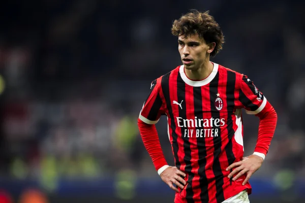 Foto colorida de João Félix, do Milan - Metrópoles