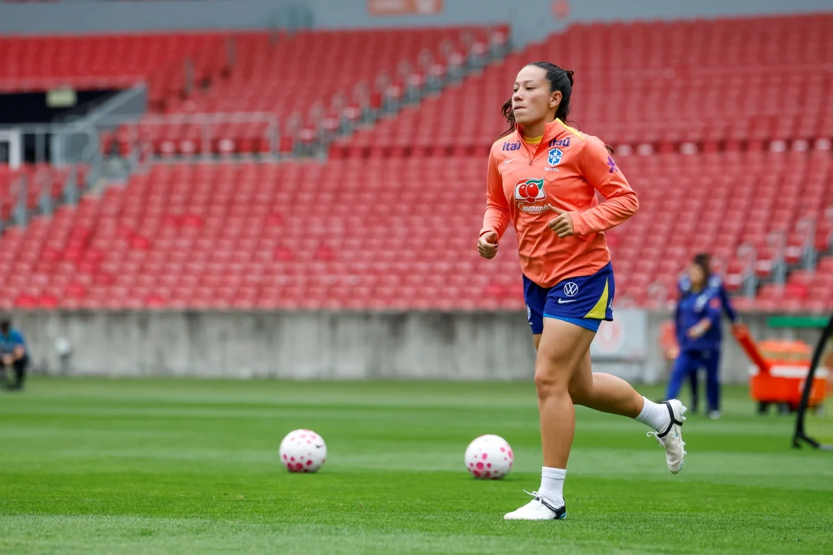 A lateral Bruninha teve lesão constatada A lateral Bruninha teve lesão constatada